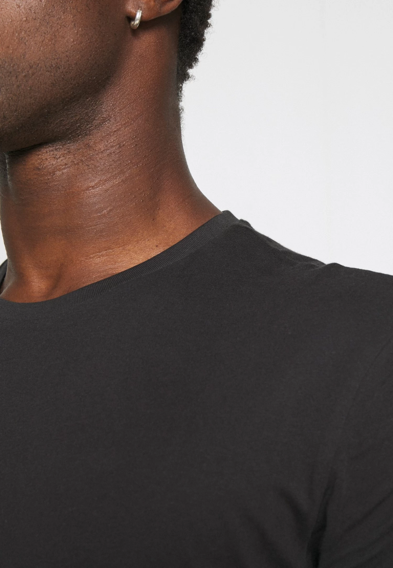 Pier One 3 Pack - Camiseta Básica - Black/Mottled Dark Grey/Bordeaux - Imagen 8