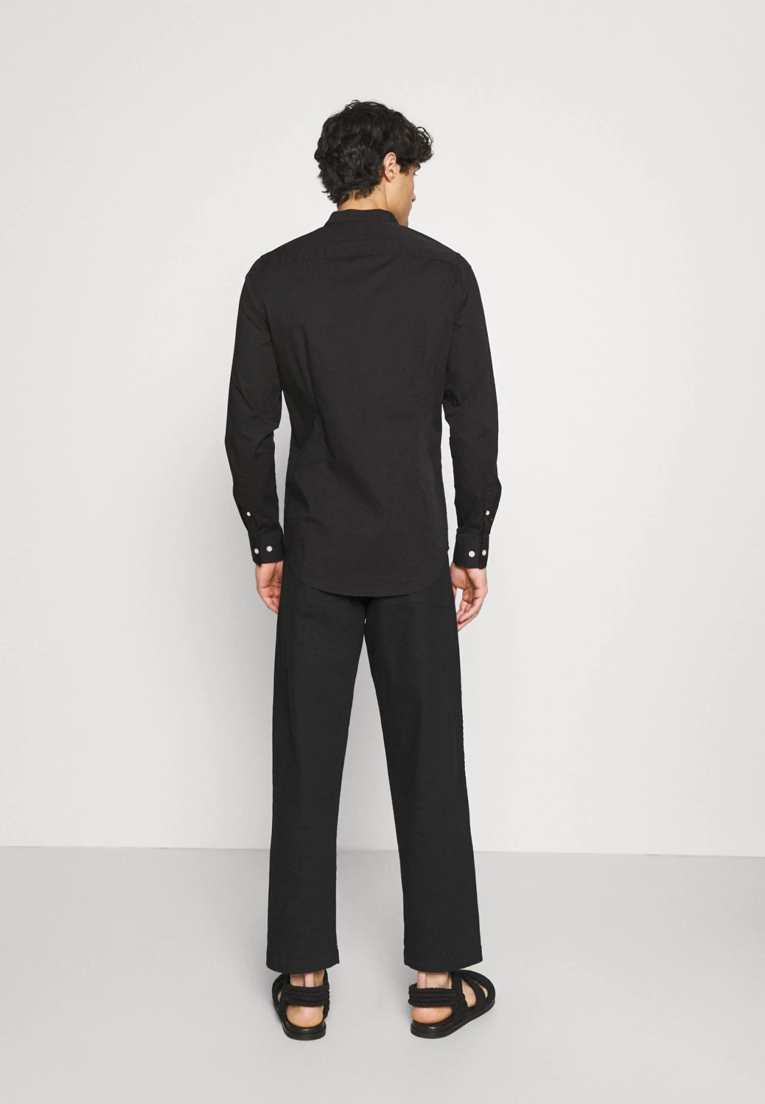 Pier One Muscle Fit Stand- Camisa - Black - Imagen 3