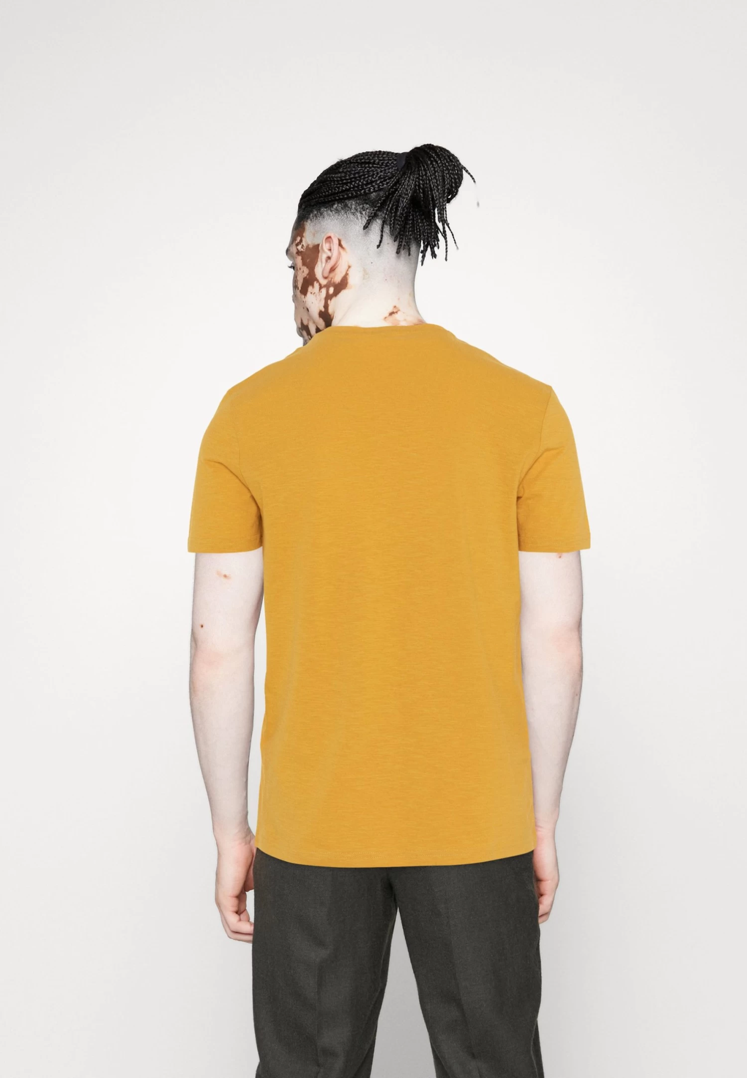 Pier One 7 Pack - Camiseta Básica - White/Yellow/Lilac - Imagen 3