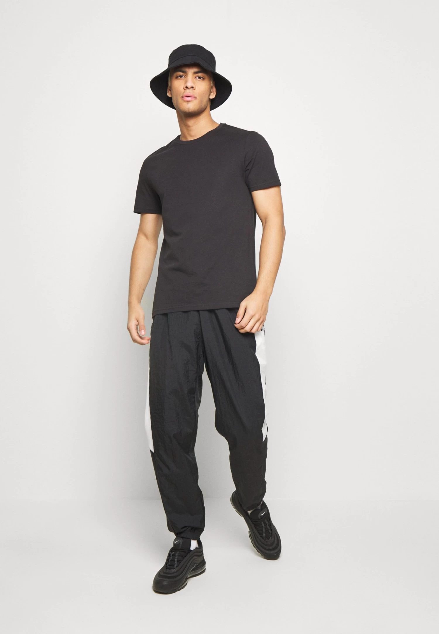 Pier One 7 Pack - Camiseta Básica - Black - Imagen 2