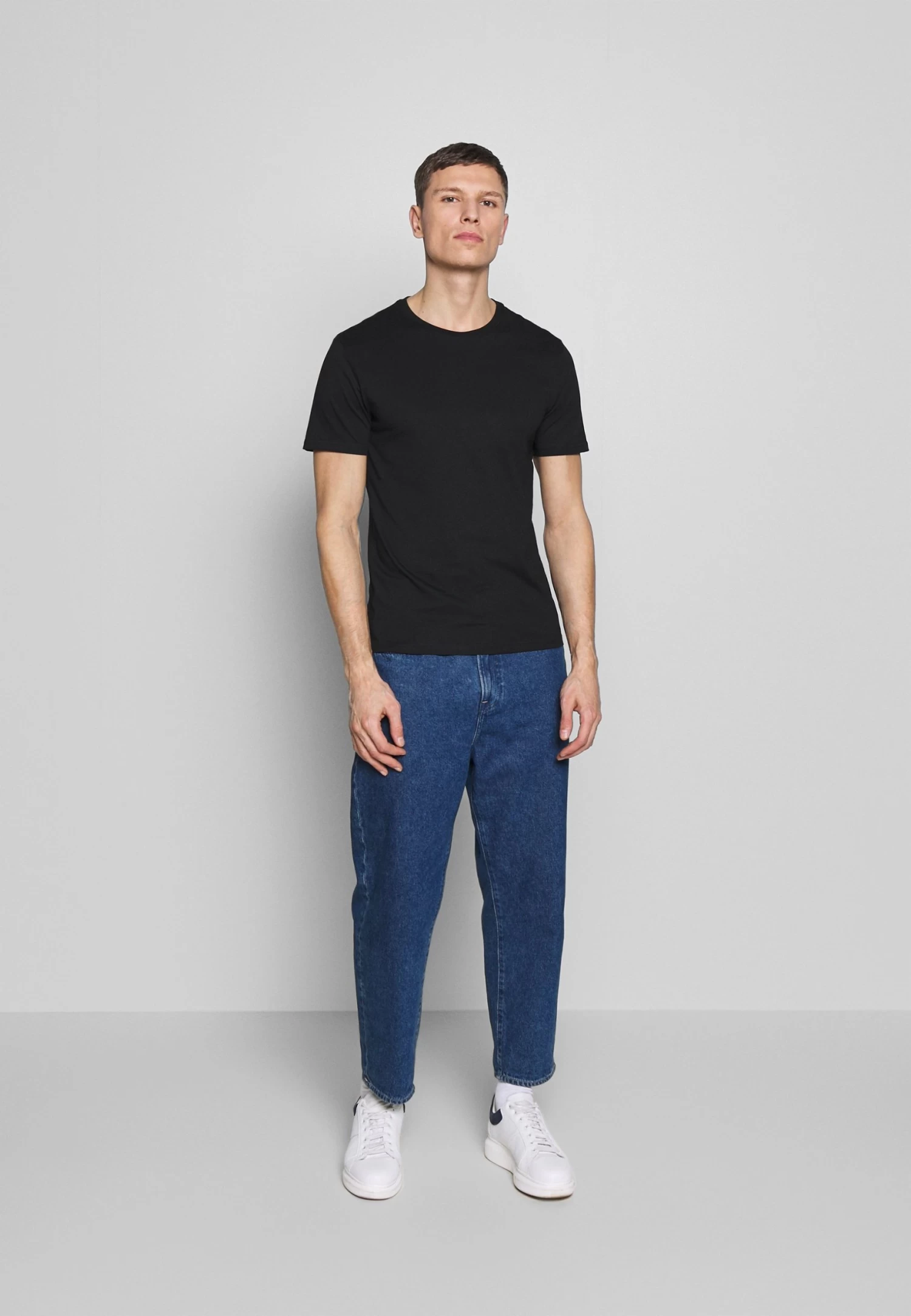 Pier One 5 Pack - Camiseta Básica - Black/White/Blue