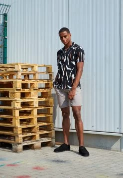 Pier One Contemporary Art Regular Resort- Camisa - Black