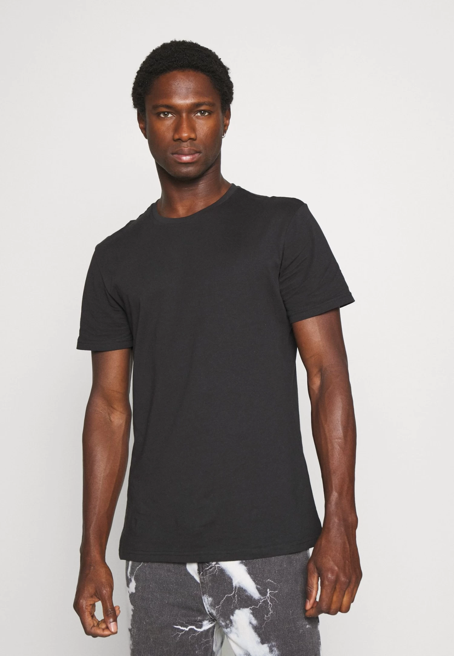 Pier One 3 Pack - Camiseta Básica - Black/Mottled Dark Grey/Bordeaux - Imagen 2