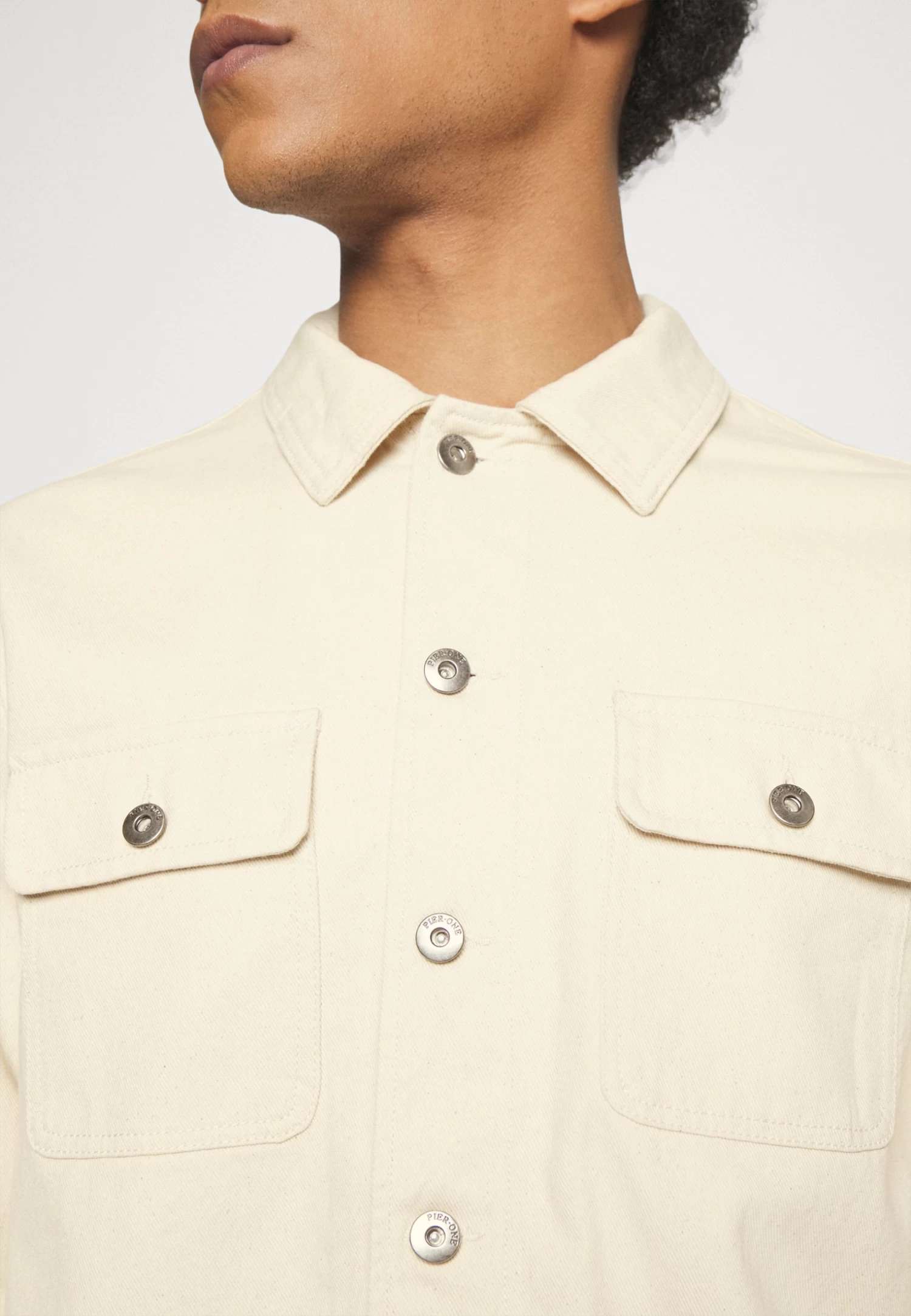 Pier One Undyed Twill- Chaqueta Vaquera - White - Imagen 5