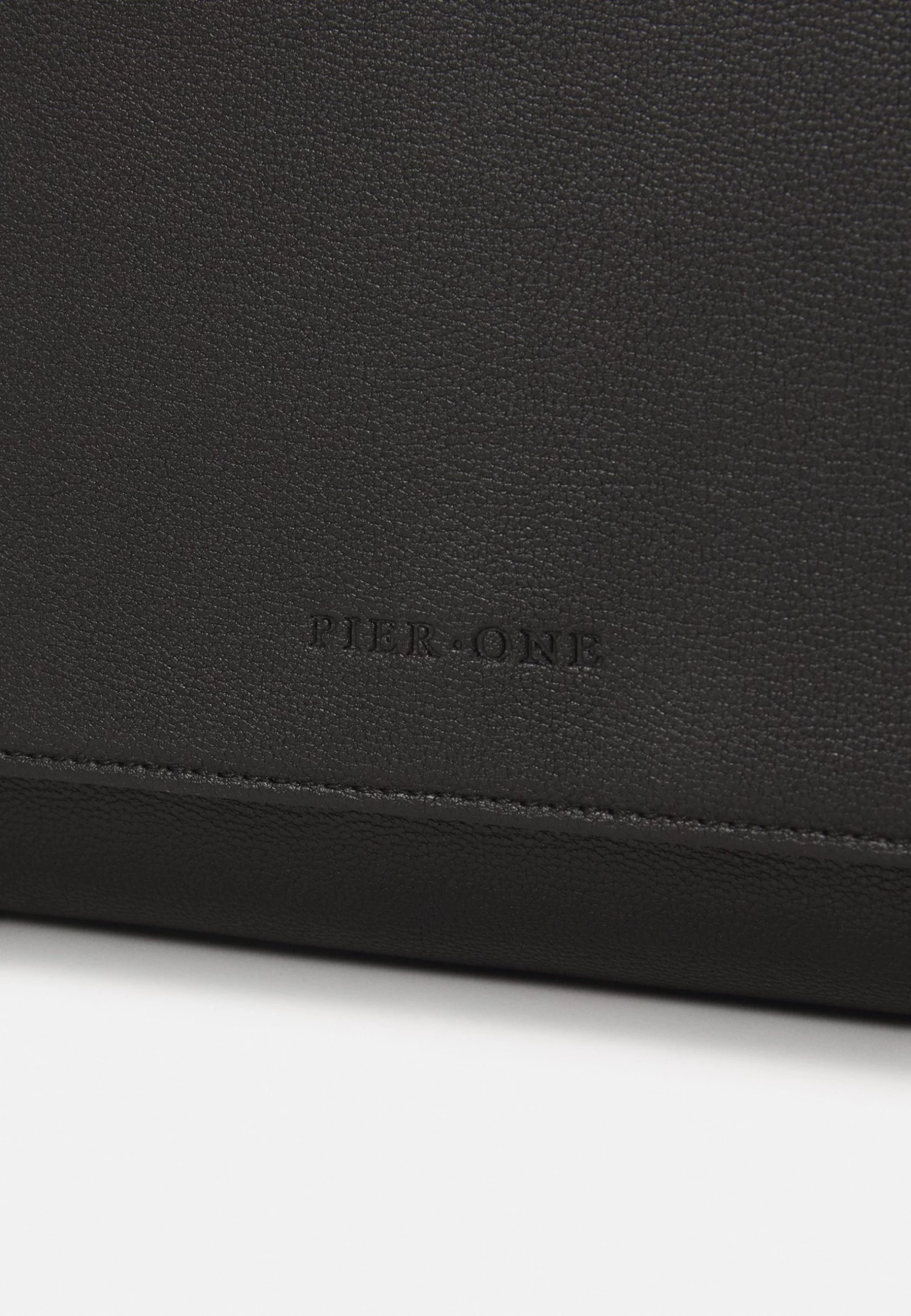 Pier One Big Messenger Bag - Bandolera - Black - Imagen 6