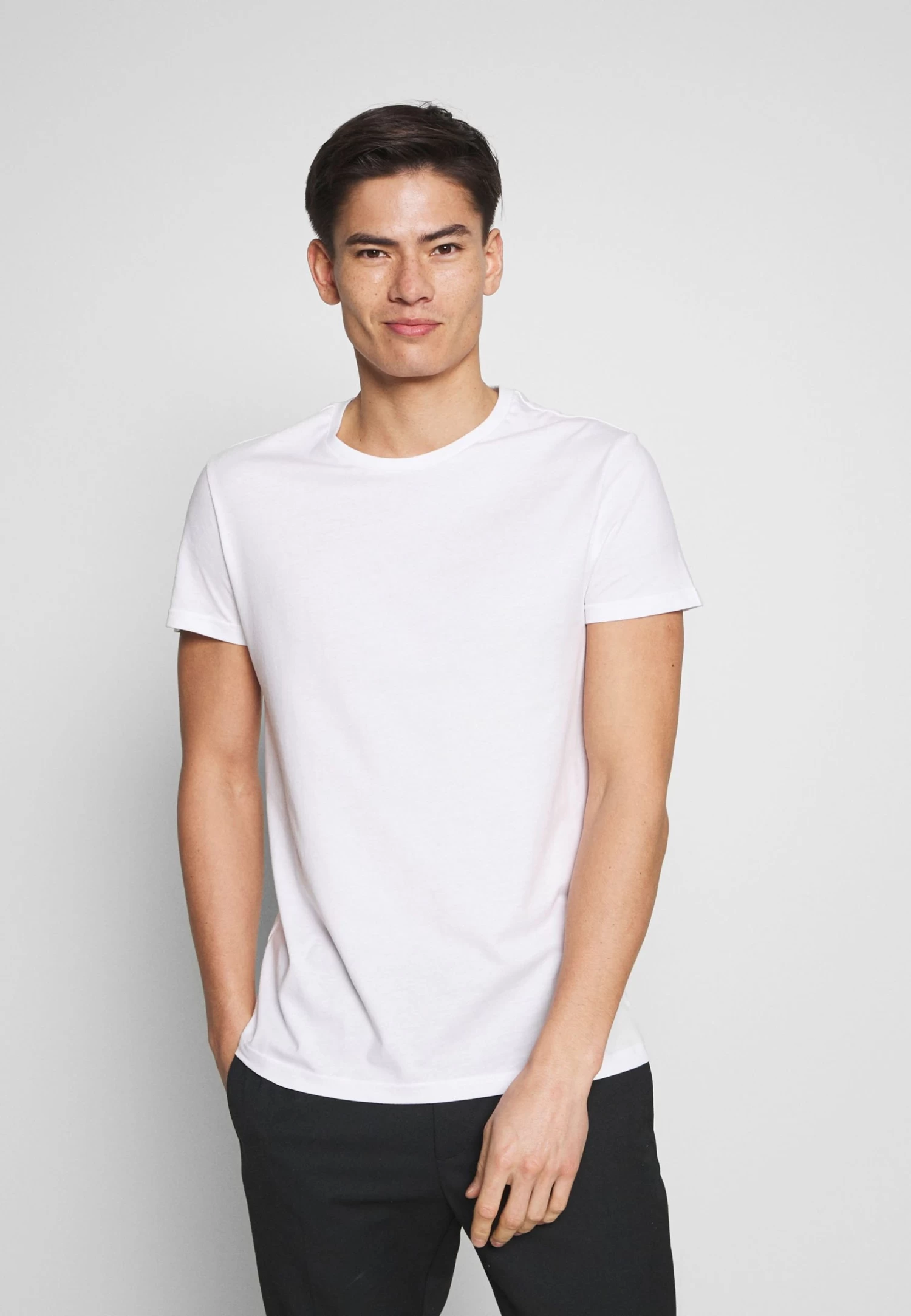 Pier One 5 Pack - Camiseta Básica - Olive/ White/ Navy /Yellow /Black - Imagen 2