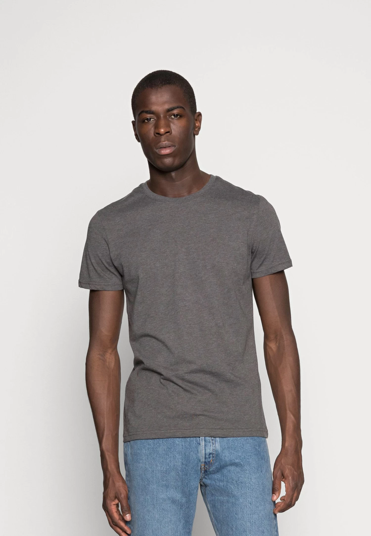 Pier One 3 Pack - Camiseta Básica - Black/Grey/Green - Imagen 5