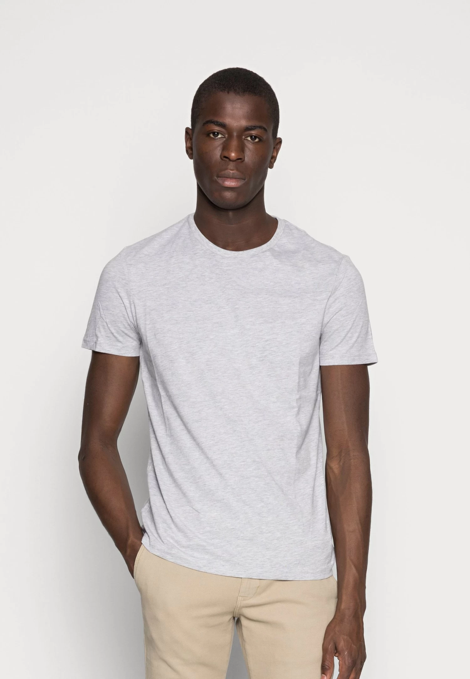 Pier One 5 Pack - Camiseta Básica - Dark Blue/Grey/Khaki - Imagen 4