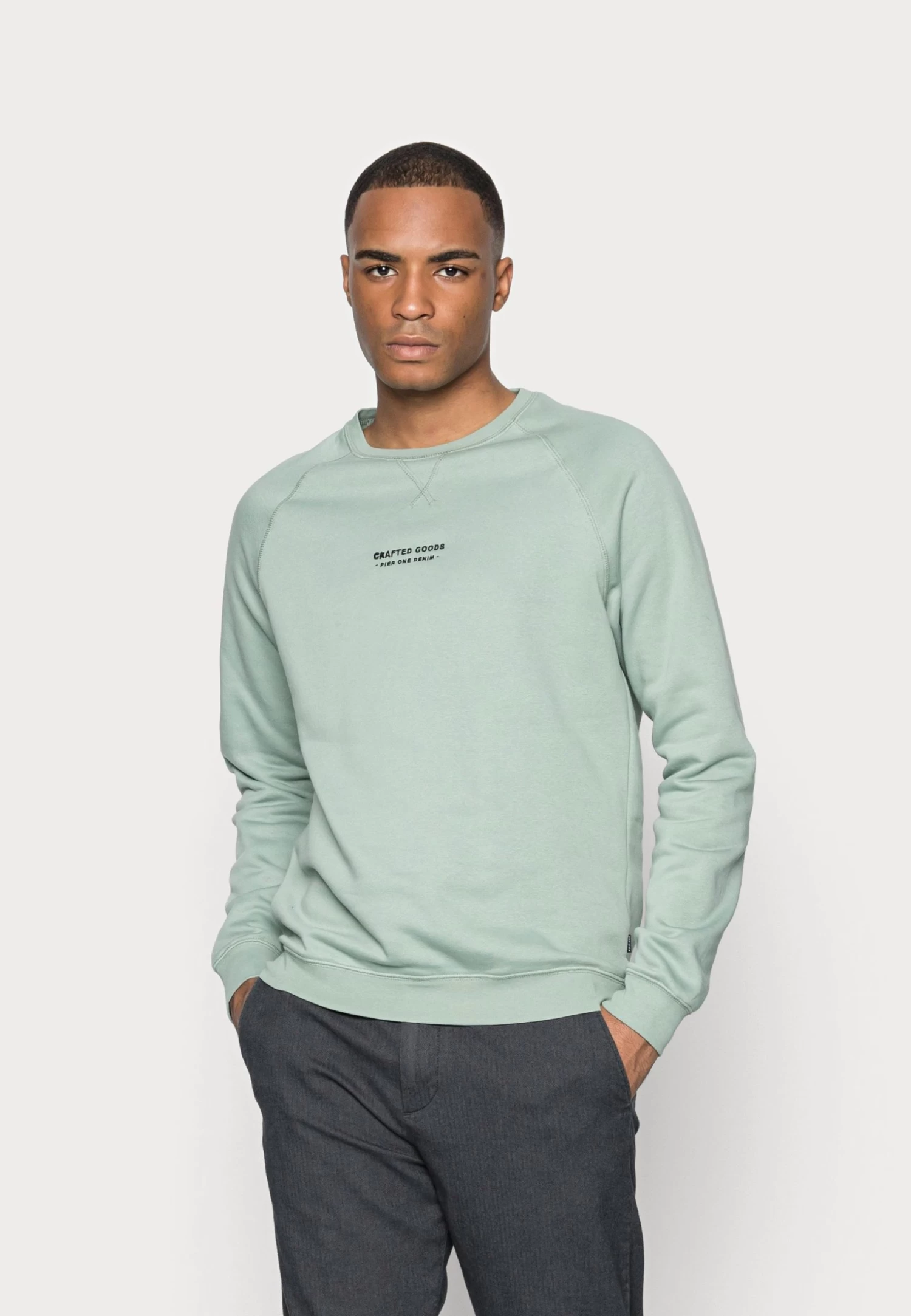 Pier One Crafted Goods Crew - Sudadera - Green